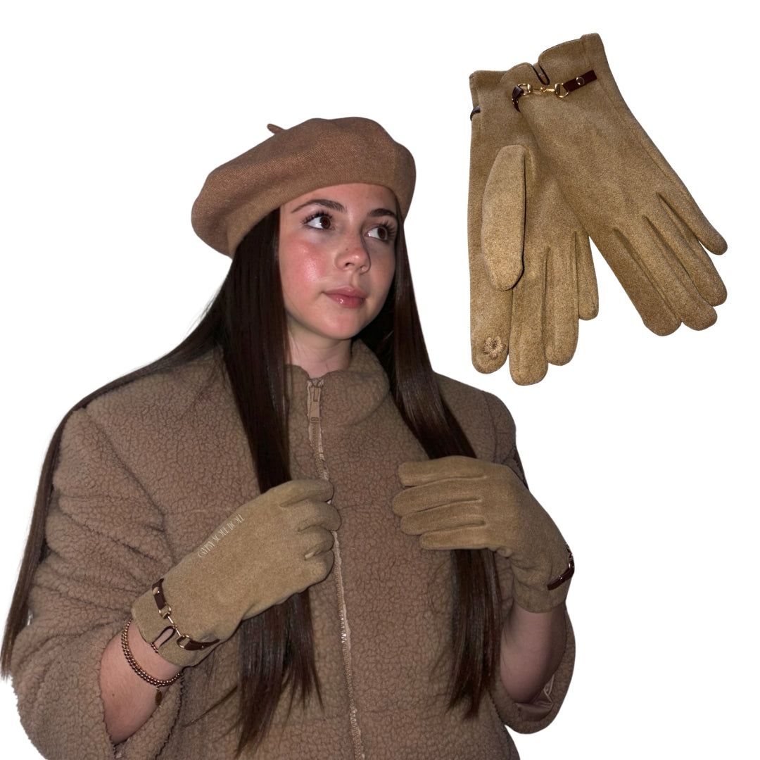 A studio portrait overlay layout featuring a model showcasing a matching high-fashion winter accessories collection against a plain white background, wearing an elegant light brown wool beret hat paired with premium soft-touch winter gloves detailed with gold-buckled wrist straps, while an isolated flat-lay graphic of the camel brown gloves floats in the top right corner.